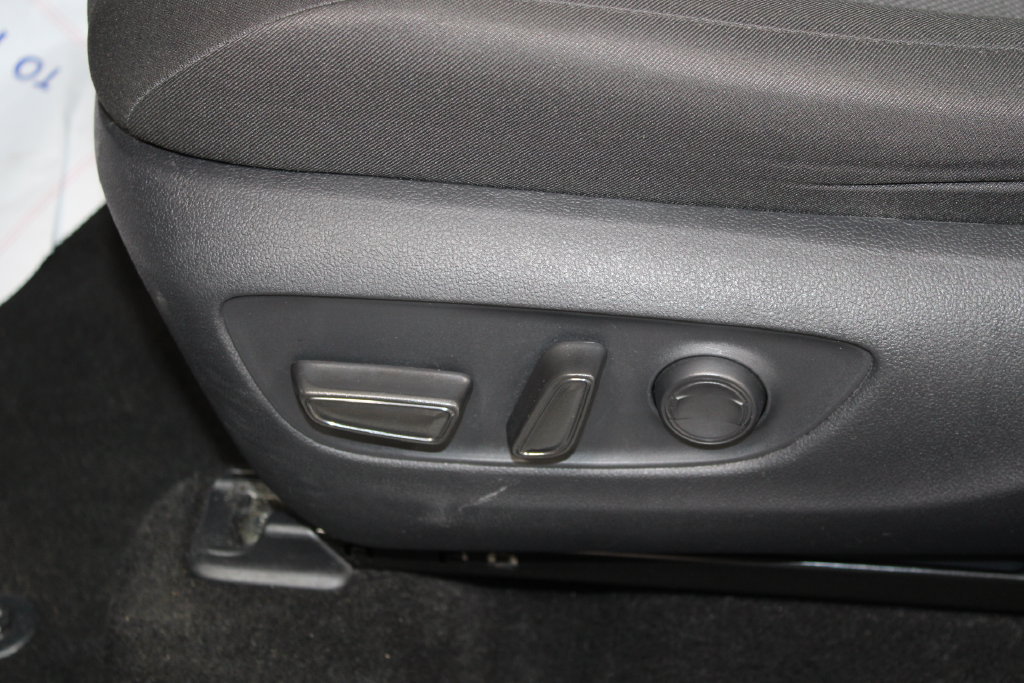 Used 2025 Toyota RAV4 XLE AWD/4WD image 31