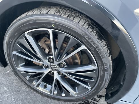 Used 2023 Toyota Prius XLE image 2