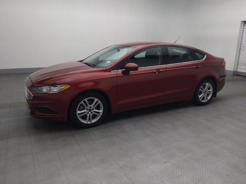Used 2018 Ford Fusion SE w/ Fusion SE Technology Package FWD image 2