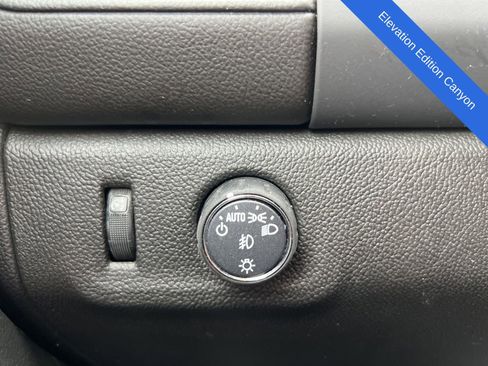Used 2022 GMC Canyon Elevation image 17