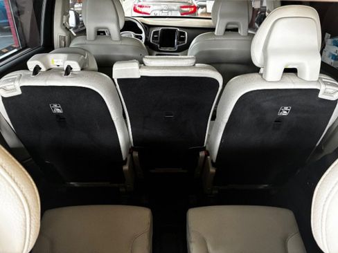 Used 2020 Volvo XC90 T5 Momentum w/ Protection Package Premier FWD image 14