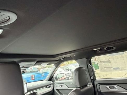 New 2026 Ford Explorer ST-Line w/ ST-Line Street Pack image 7