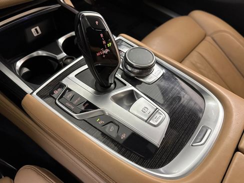 Used 2017 BMW 750i RWD image 19