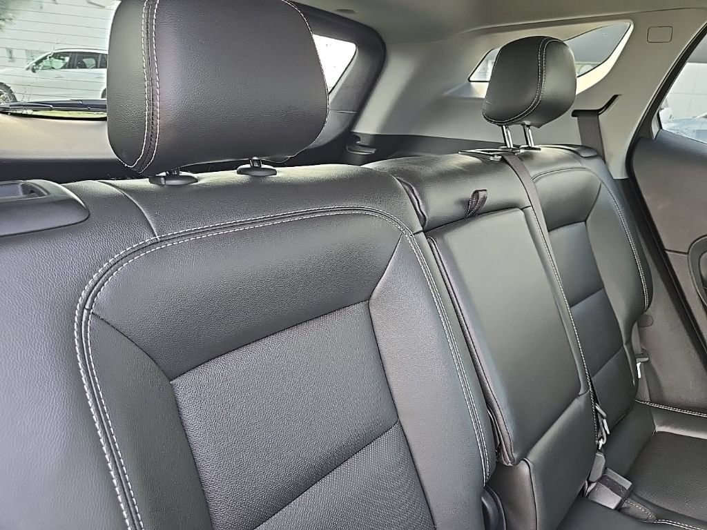 Used 2022 GMC Terrain SLT AWD/4WD image 32