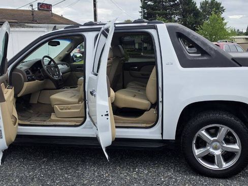 Used 2011 Chevrolet Avalanche LTZ AWD/4WD image 12