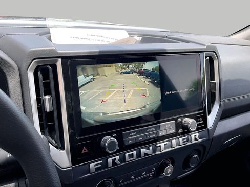 Used 2025 Nissan Frontier SV RWD image 21
