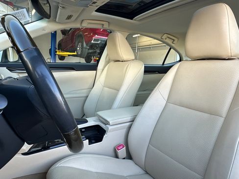 Used 2014 Lexus ES 350 w/ Premium Package image 22