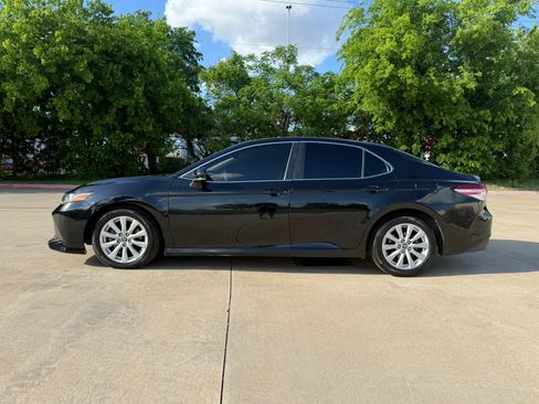 Used 2018 Toyota Camry LE w/ Moonroof Package image 3