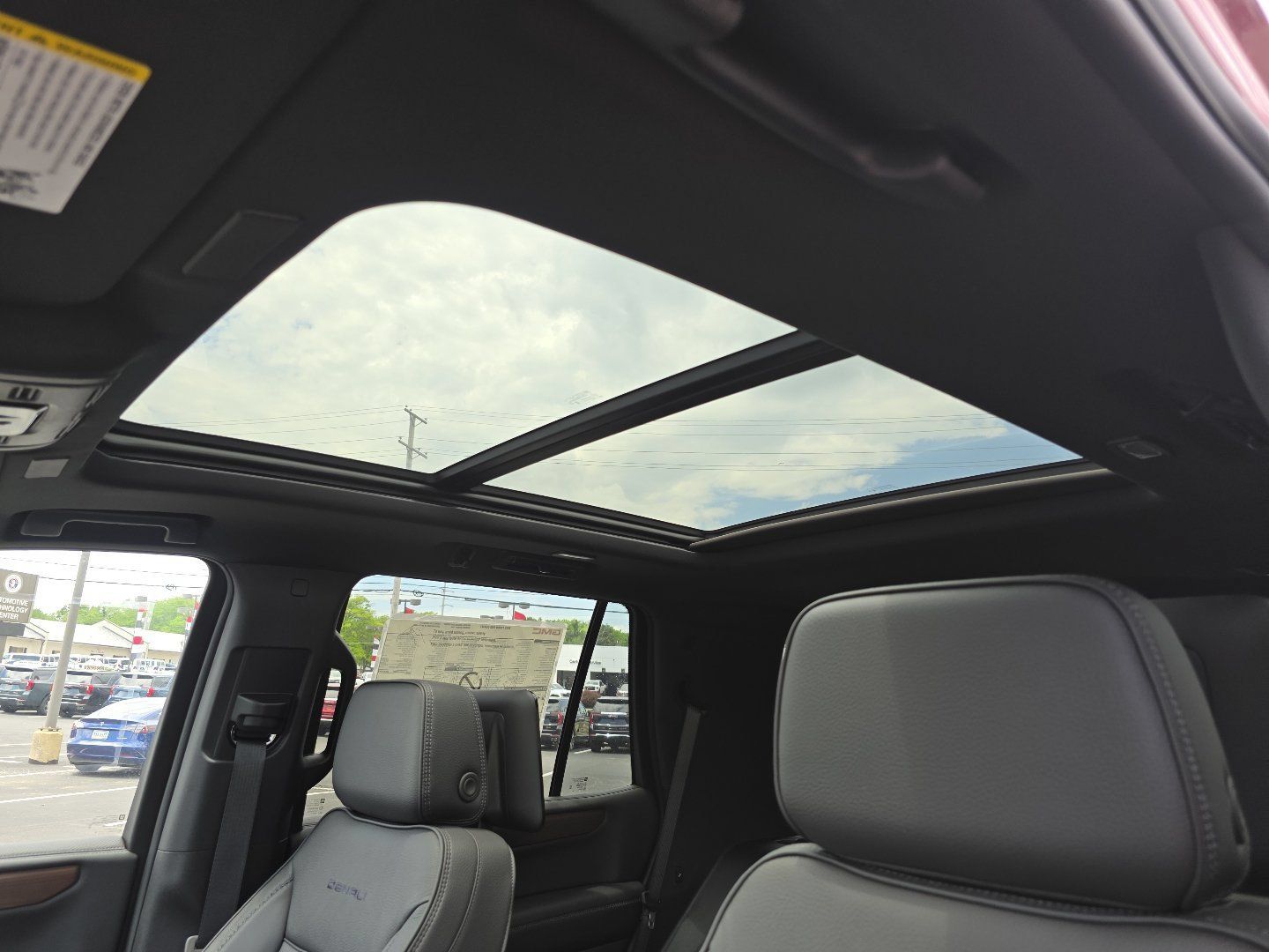 New 2026 GMC Yukon Denali w/ Denali Reserve Package AWD/4WD image 6