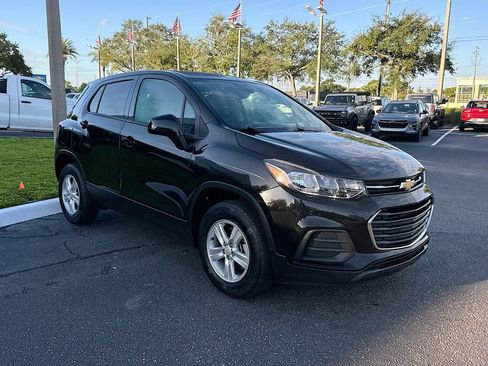 Used 2022 Chevrolet Trax LS w/ Tint and Cruise Package AWD/4WD image 3
