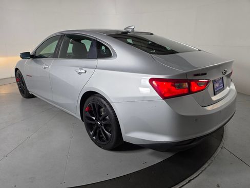 Used 2018 Chevrolet Malibu LT w/ Leather Package FWD image 3