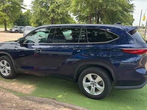 Used 2021 Toyota Highlander LE FWD image 4