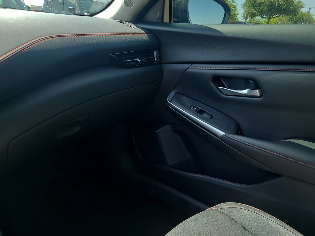 Certified 2025 Nissan Sentra SR FWD image 19