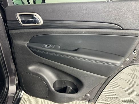 Used 2020 Jeep Grand Cherokee Laredo image 25