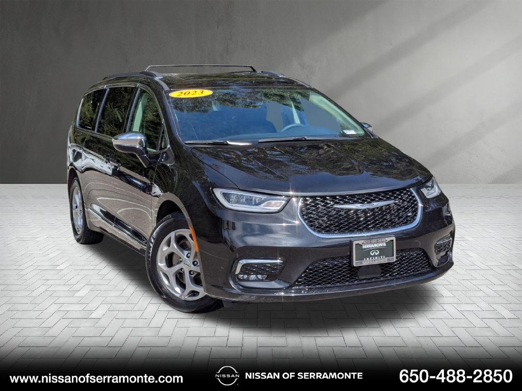 Used 2023 Chrysler Pacifica Limited FWD image 1