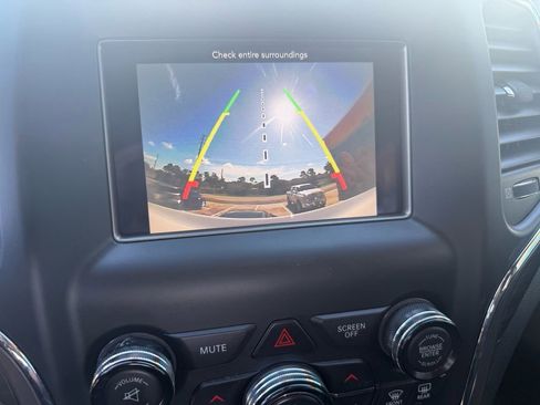 Used 2019 Jeep Grand Cherokee Laredo image 19