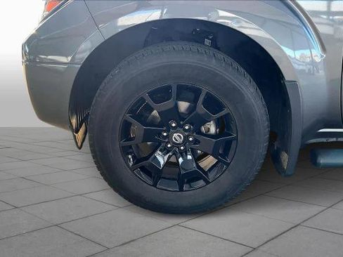 Certified 2021 Nissan Frontier SV w/ Midnight Edition Floor Mats image 11