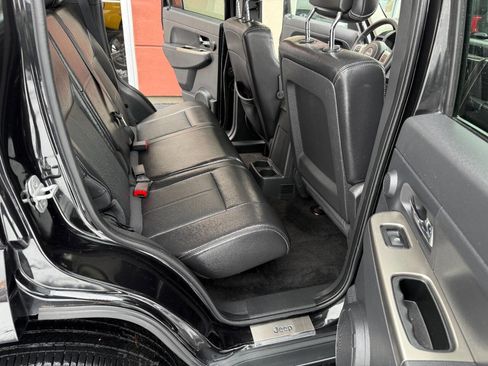 Used 2012 Jeep Liberty Limited Jet w/ Chrome Accents Group image 17