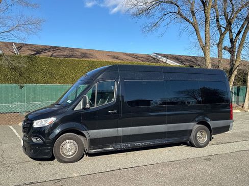 Used 2021 Mercedes-Benz Sprinter 3500 image 2