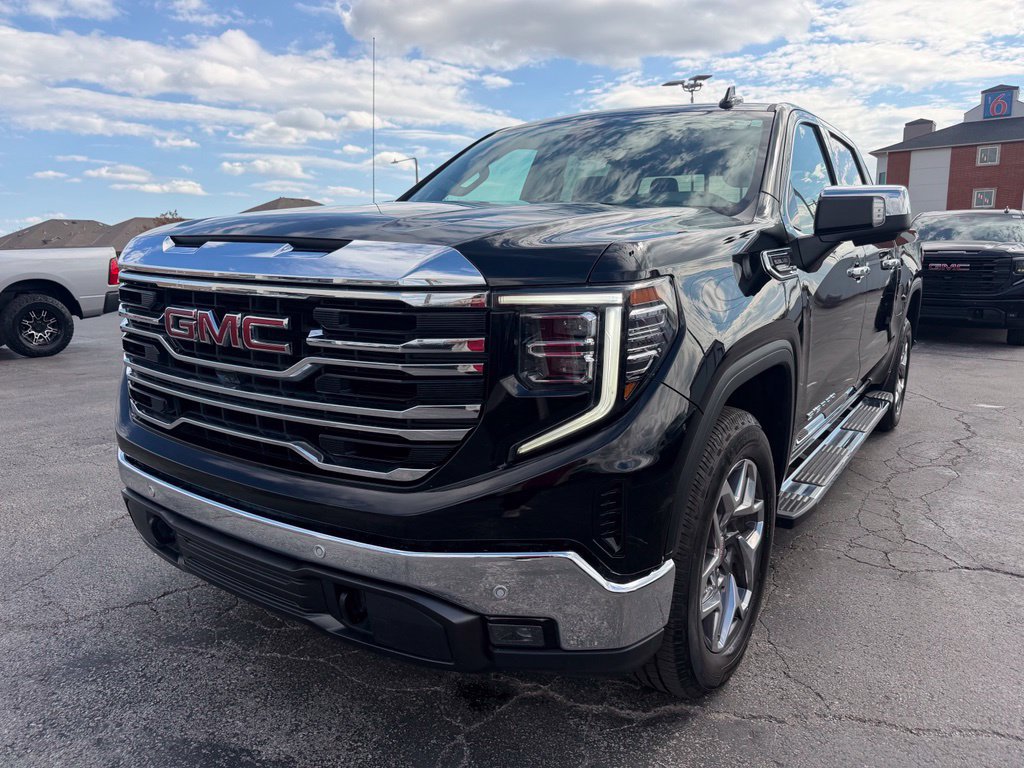 Used 2024 GMC Sierra 1500 SLT w/ SLT Premium Plus Package AWD/4WD image 10