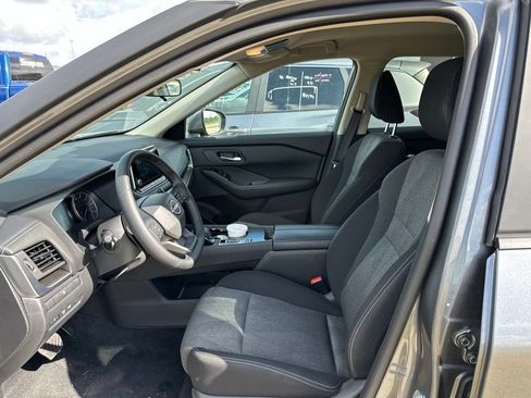 Used 2026 Nissan Rogue SV FWD image 3