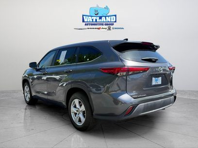 Used 2023 Toyota Highlander LE