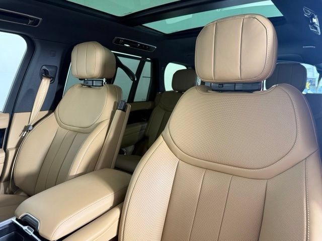 New 2026 Land Rover Range Rover Long Wheelbase SE AWD/4WD image 6