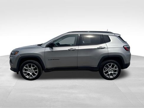 Used 2022 Jeep Compass Latitude AWD/4WD image 9