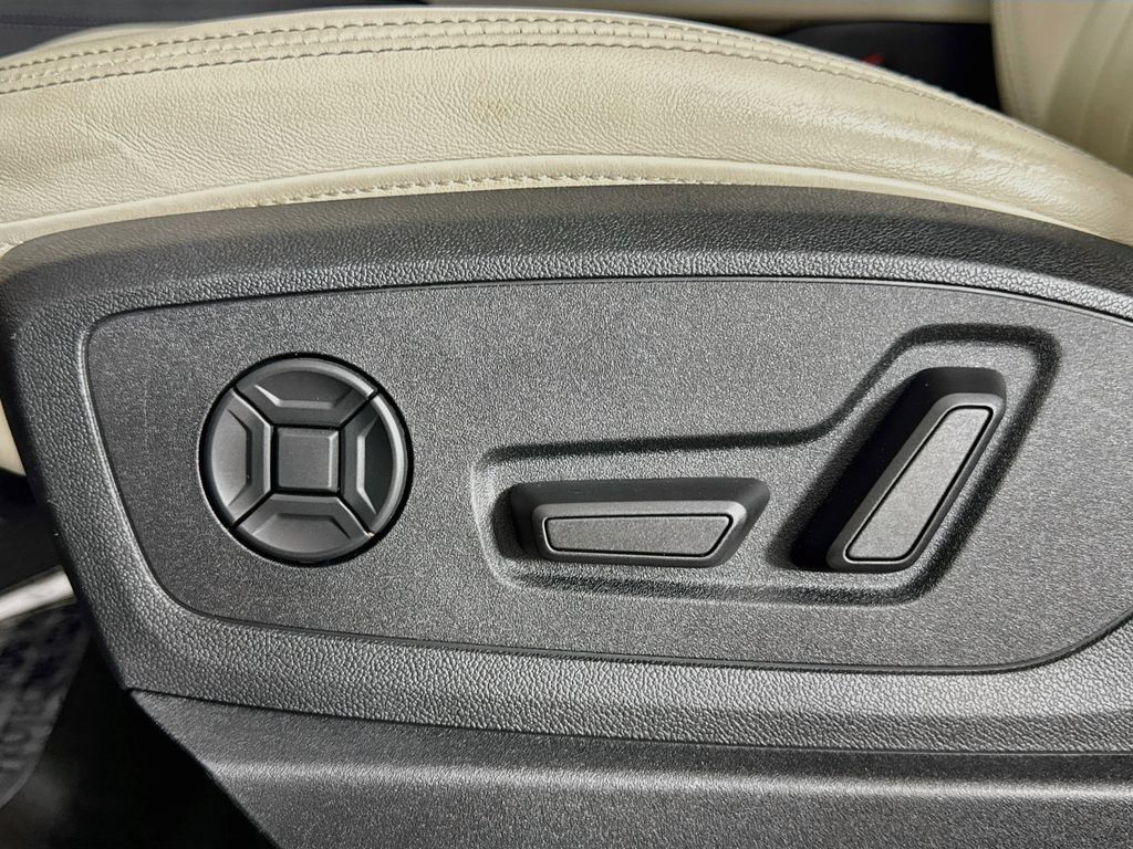 Used 2024 Audi Q8 e-tron Premium AWD/4WD image 19