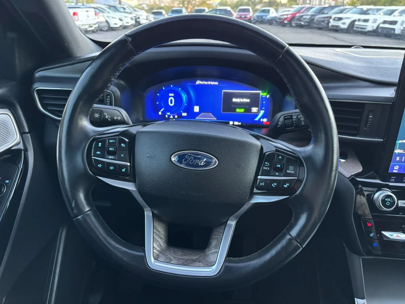 Used 2023 Ford Explorer Platinum w/ Technology Package AWD/4WD image 14
