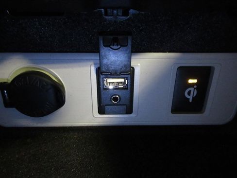 Used 2017 Toyota Avalon Limited image 33