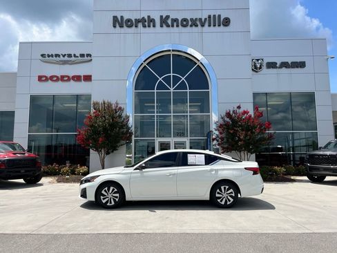 Used 2025 Nissan Altima 2.5 S FWD image 2
