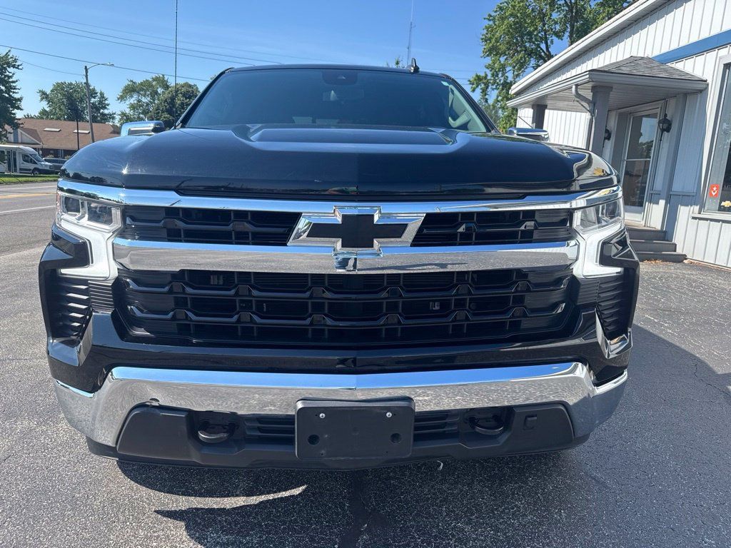 Used 2023 Chevrolet Silverado 1500 LT w/ Leather Package AWD/4WD image 2