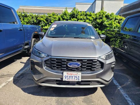 Used 2025 Ford Escape ST-Line image 2