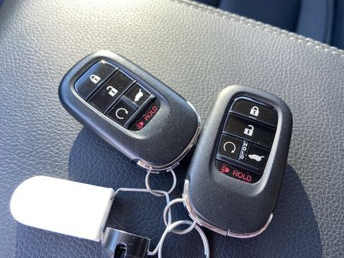 Used 2025 Honda Pilot Touring image 46