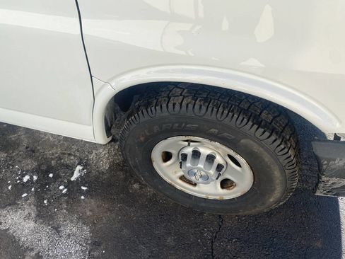 Used 2017 Chevrolet Express 2500 image 17