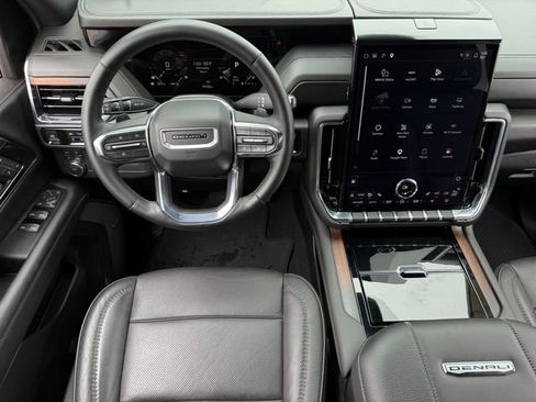 Used 2025 GMC Yukon XL Denali AWD/4WD image 15