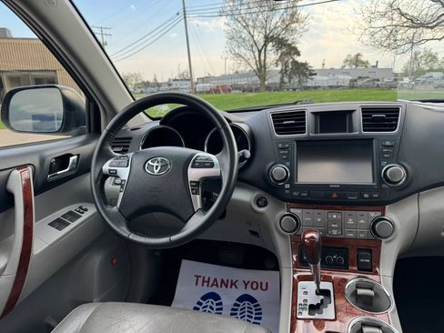 Used 2011 Toyota Highlander Limited w/ Tow Pkg image 14