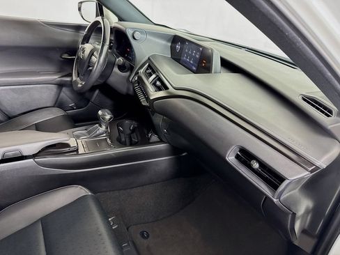 Used 2020 Lexus UX 200 w/ Accessory Package FWD image 33