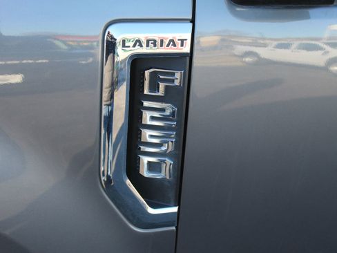 Used 2022 Ford F250 Lariat w/ Lariat Value Package AWD/4WD image 3