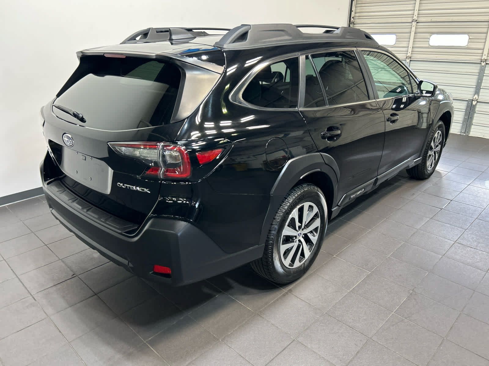 Used 2024 Subaru Outback Premium AWD/4WD image 3