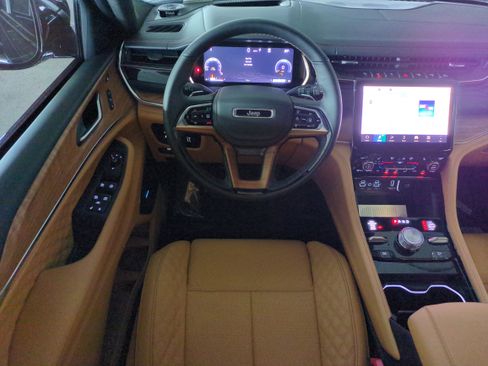 New 2025 Jeep Grand Cherokee Summit image 17