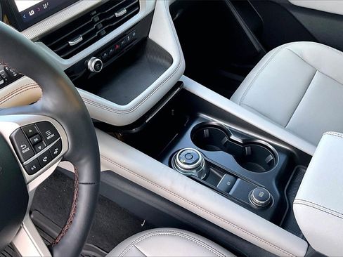 New 2025 Ford Explorer Active w/ Active Comfort Package image 7