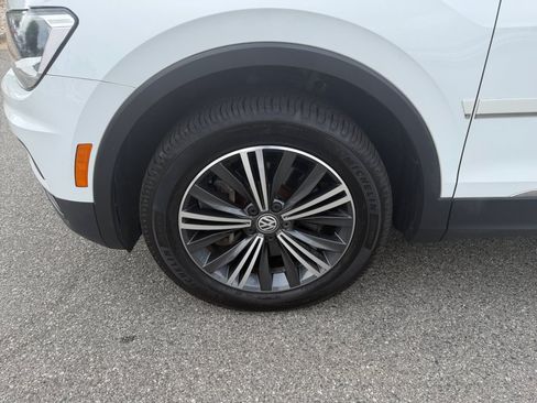 Used 2018 Volkswagen Tiguan SEL AWD/4WD image 31