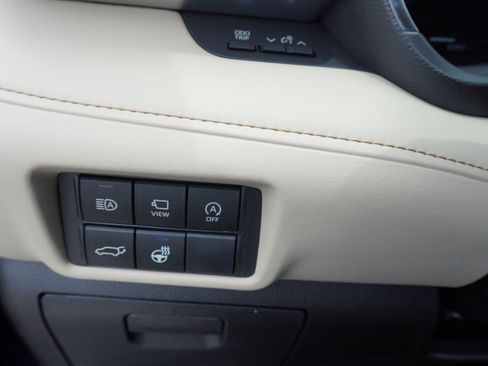 Used 2024 Toyota Highlander Platinum FWD image 20