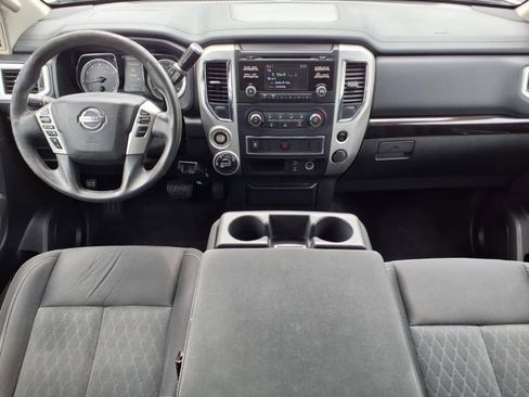 Used 2018 Nissan Titan SV image 16