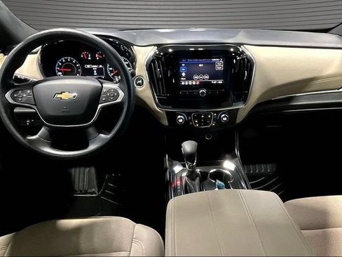 Used 2022 Chevrolet Traverse LS AWD/4WD image 7