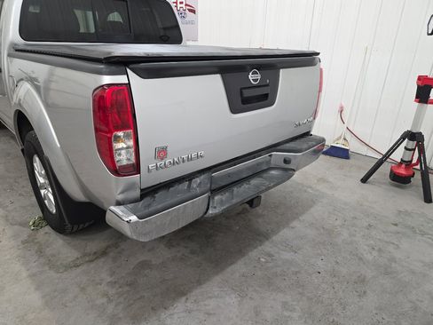 Used 2014 Nissan Frontier SV image 11