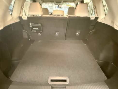 Used 2022 Nissan Rogue SV image 11