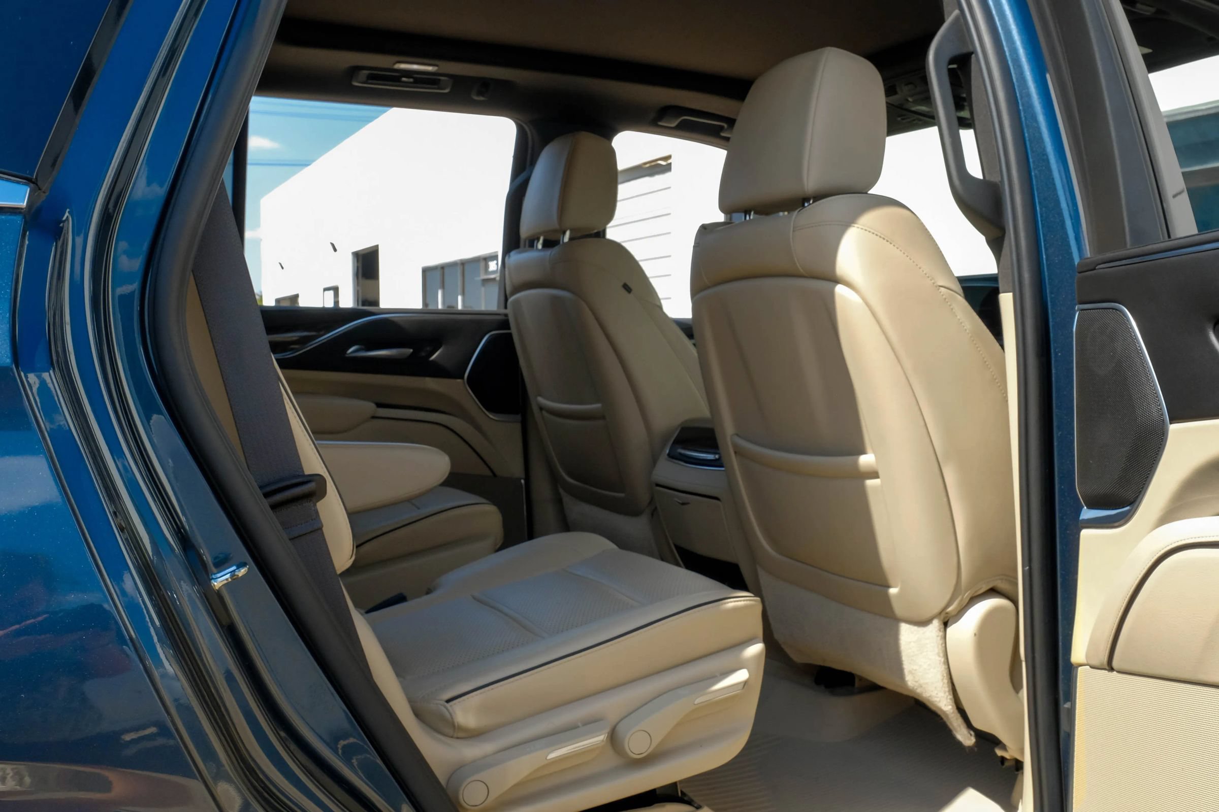 Used 2021 Cadillac Escalade Premium Luxury w/ Driver Assist Tech Package AWD/4WD image 40